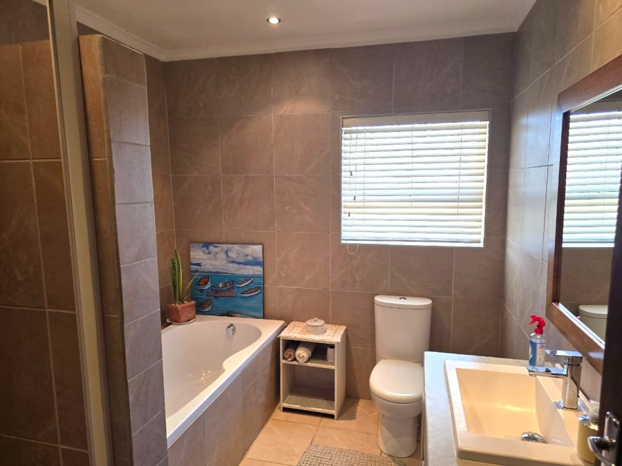 3 Bedroom Property for Sale in Denneburg Western Cape